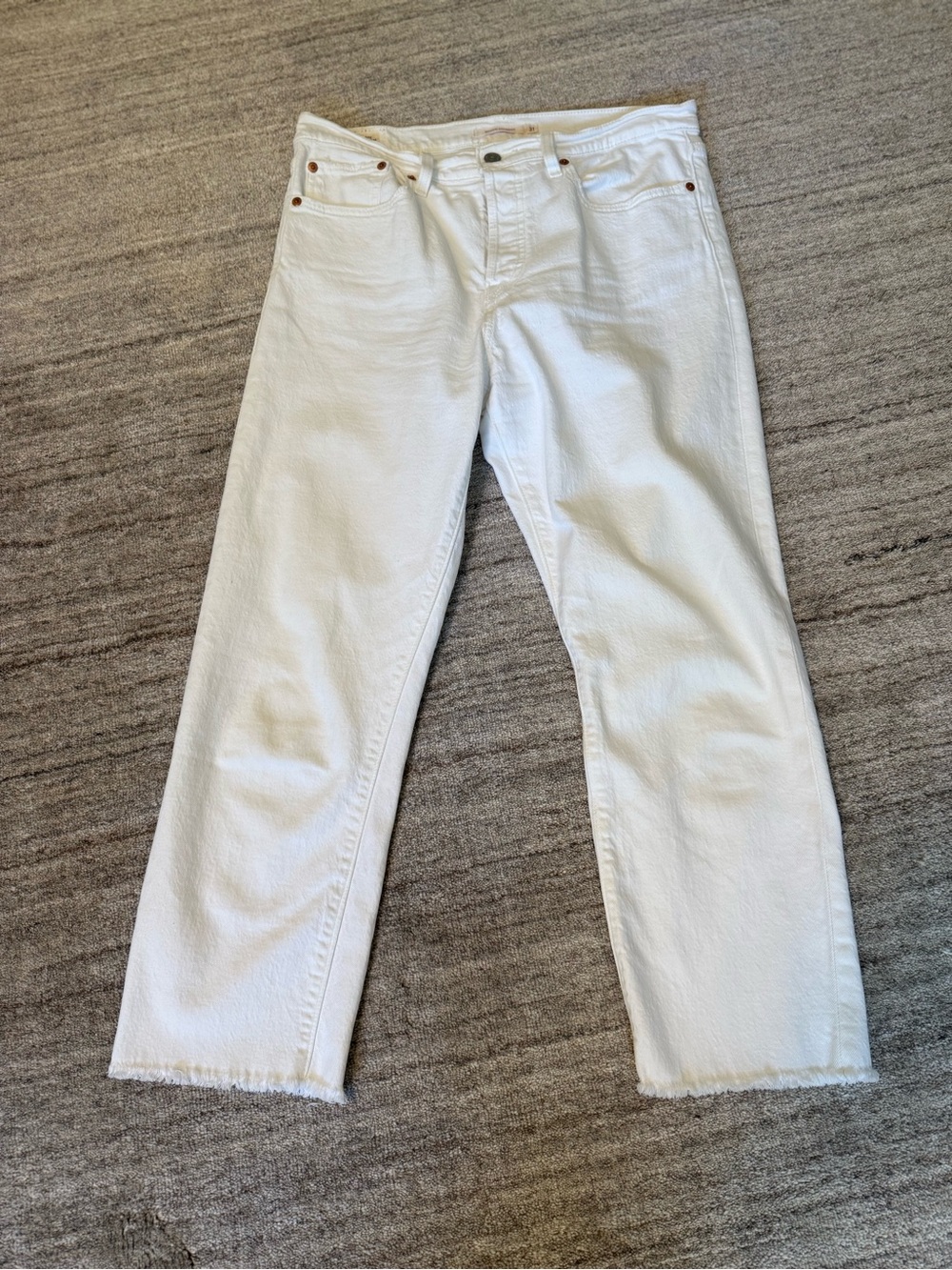 Levi's Wedgie Straight Women's White Cropped Straight Jeans